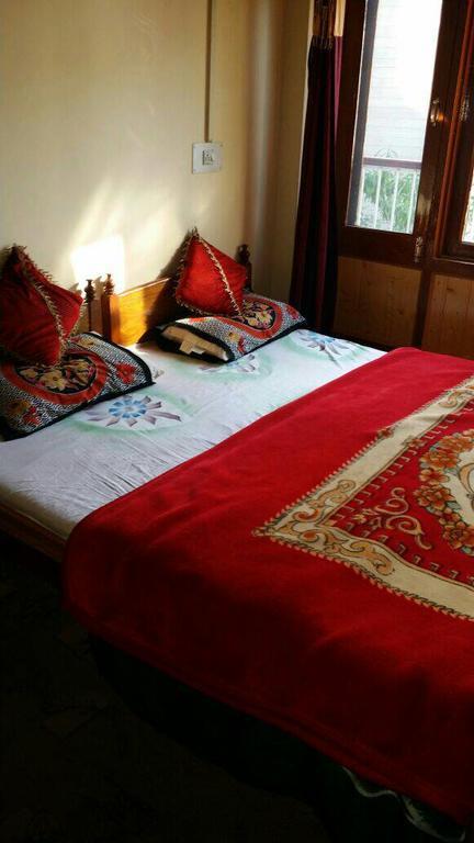 Taj Guest House Srinagar (Jammu and Kashmir) Ngoại thất bức ảnh